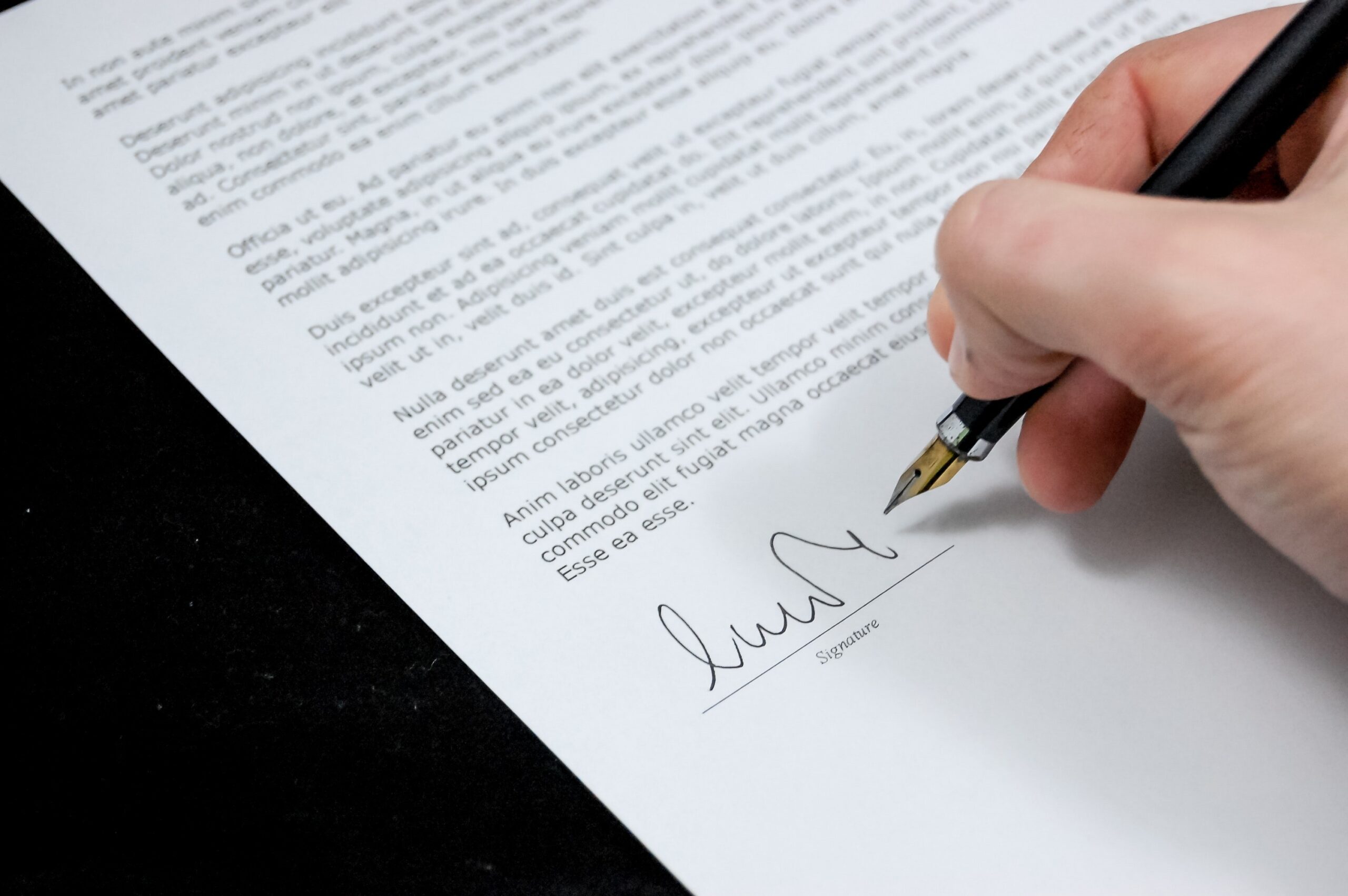 Contratos: entenda os principais princípios, formas e requisitos para firmá-los com segurança e evitar problemas jurídicos